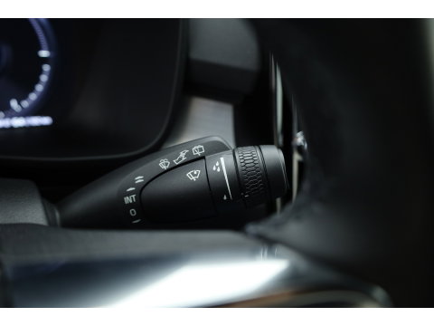 Volvo XC40 1.5 T5 Plug-in hybrid Plus Dark | Trekhaak | 360 camera | Stoel + stuurverw. | Elek. stoelen |
