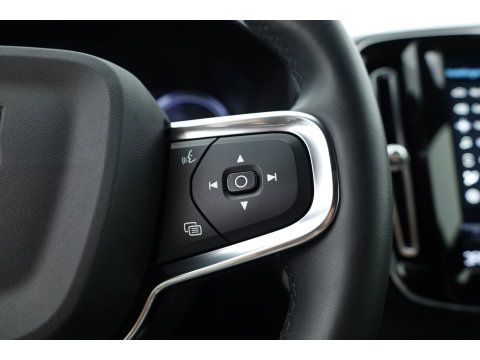 Volvo XC40 1.5 T5 Plug-in hybrid Plus Dark | Trekhaak | 360 camera | Stoel + stuurverw. | Elek. stoelen |