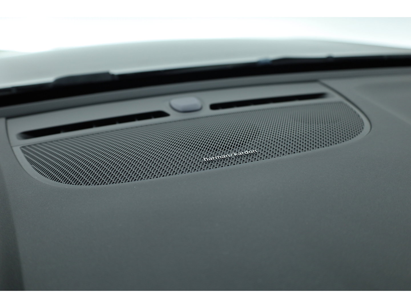 Volvo XC40 1.5 T5 Plug-in hybrid Plus Dark | Trekhaak | 360 camera | Stoel + stuurverw. | Elek. stoelen |