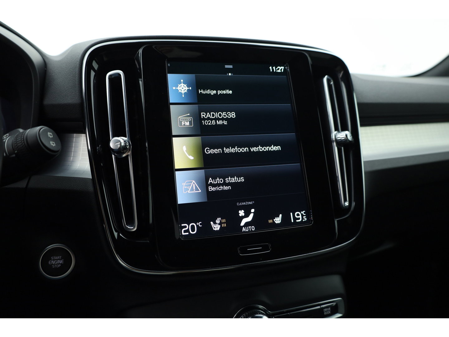 Volvo XC40 1.5 T5 Plug-in hybrid Plus Dark | Trekhaak | 360 camera | Stoel + stuurverw. | Elek. stoelen |