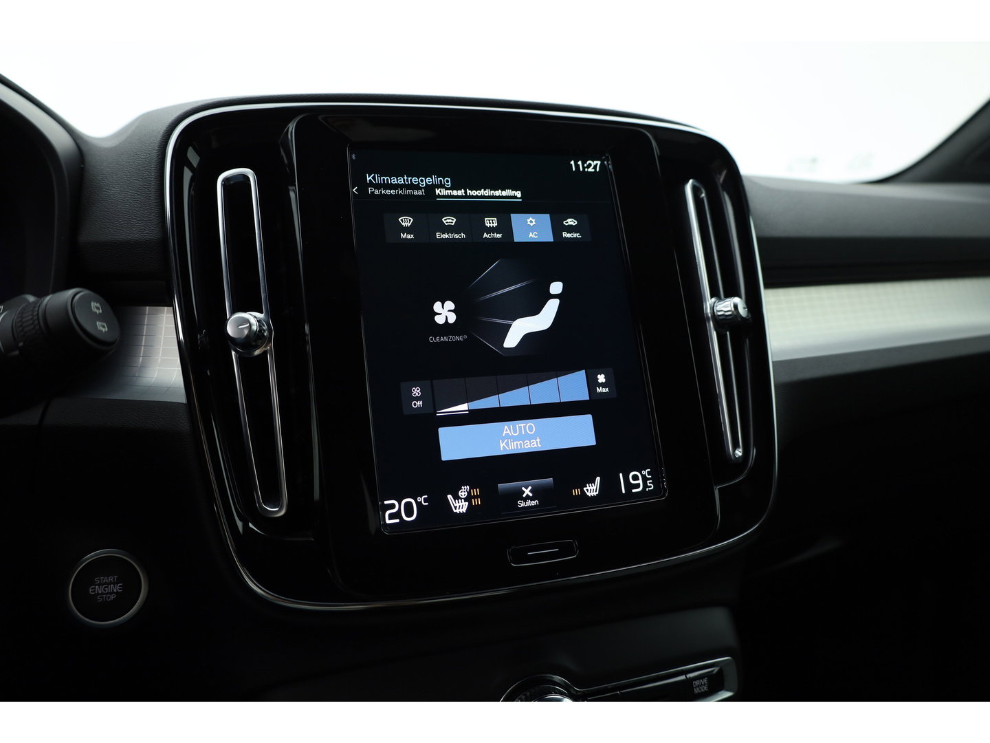 Volvo XC40 1.5 T5 Plug-in hybrid Plus Dark | Trekhaak | 360 camera | Stoel + stuurverw. | Elek. stoelen |
