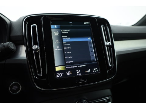 Volvo XC40 1.5 T5 Plug-in hybrid Plus Dark | Trekhaak | 360 camera | Stoel + stuurverw. | Elek. stoelen |