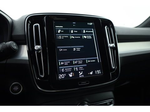 Volvo XC40 1.5 T5 Plug-in hybrid Plus Dark | Trekhaak | 360 camera | Stoel + stuurverw. | Elek. stoelen |