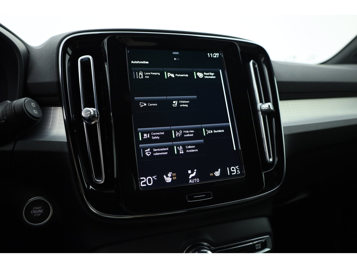 Volvo XC40 1.5 T5 Plug-in hybrid Plus Dark | Trekhaak | 360 camera | Stoel + stuurverw. | Elek. stoelen |