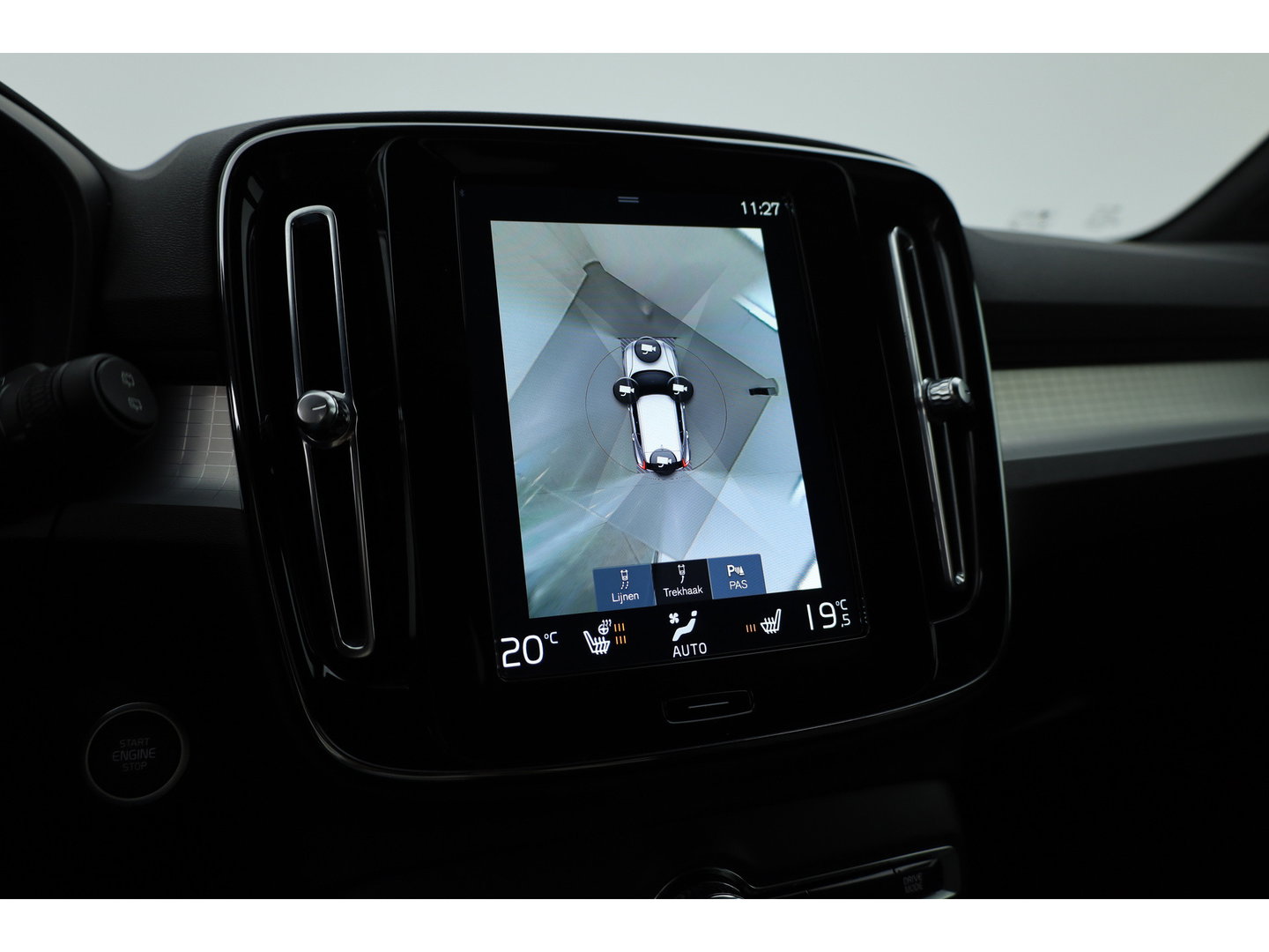 Volvo XC40 1.5 T5 Plug-in hybrid Plus Dark | Trekhaak | 360 camera | Stoel + stuurverw. | Elek. stoelen |