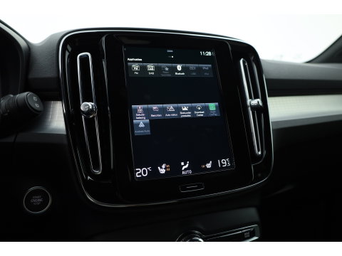 Volvo XC40 1.5 T5 Plug-in hybrid Plus Dark | Trekhaak | 360 camera | Stoel + stuurverw. | Elek. stoelen |