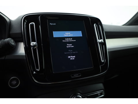 Volvo XC40 1.5 T5 Plug-in hybrid Plus Dark | Trekhaak | 360 camera | Stoel + stuurverw. | Elek. stoelen |