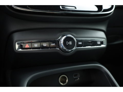 Volvo XC40 1.5 T5 Plug-in hybrid Plus Dark | Trekhaak | 360 camera | Stoel + stuurverw. | Elek. stoelen |