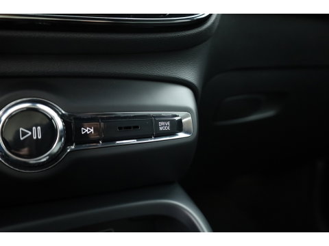 Volvo XC40 1.5 T5 Plug-in hybrid Plus Dark | Trekhaak | 360 camera | Stoel + stuurverw. | Elek. stoelen |