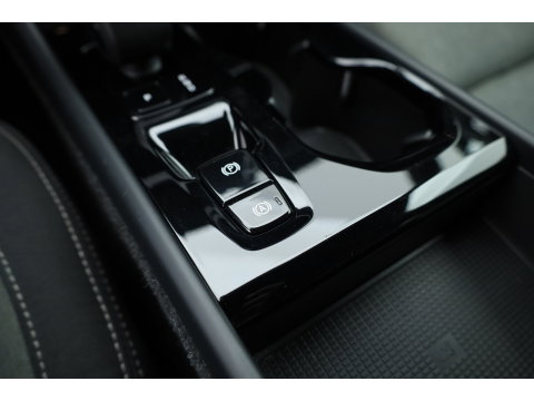 Volvo XC40 1.5 T5 Plug-in hybrid Plus Dark | Trekhaak | 360 camera | Stoel + stuurverw. | Elek. stoelen |