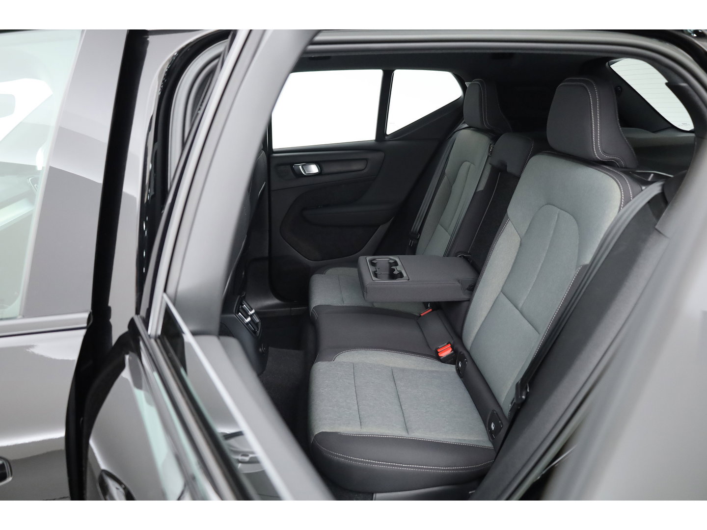 Volvo XC40 1.5 T5 Plug-in hybrid Plus Dark | Trekhaak | 360 camera | Stoel + stuurverw. | Elek. stoelen |