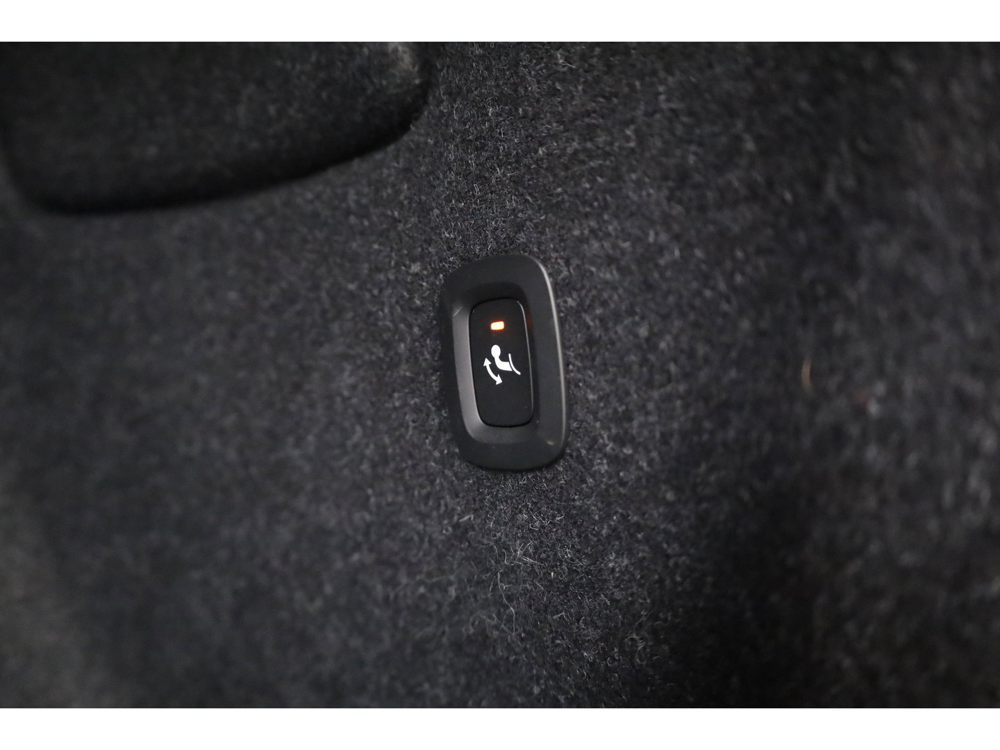 Volvo XC40 1.5 T5 Plug-in hybrid Plus Dark | Trekhaak | 360 camera | Stoel + stuurverw. | Elek. stoelen |