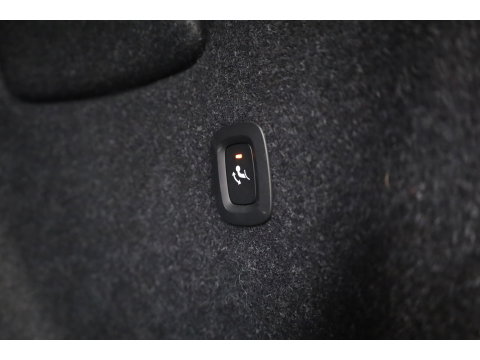 Volvo XC40 1.5 T5 Plug-in hybrid Plus Dark | Trekhaak | 360 camera | Stoel + stuurverw. | Elek. stoelen |