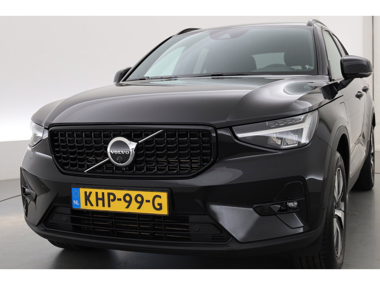 Volvo XC40 1.5 T5 Plug-in hybrid Plus Dark | Trekhaak | 360 camera | Stoel + stuurverw. | Elek. stoelen |