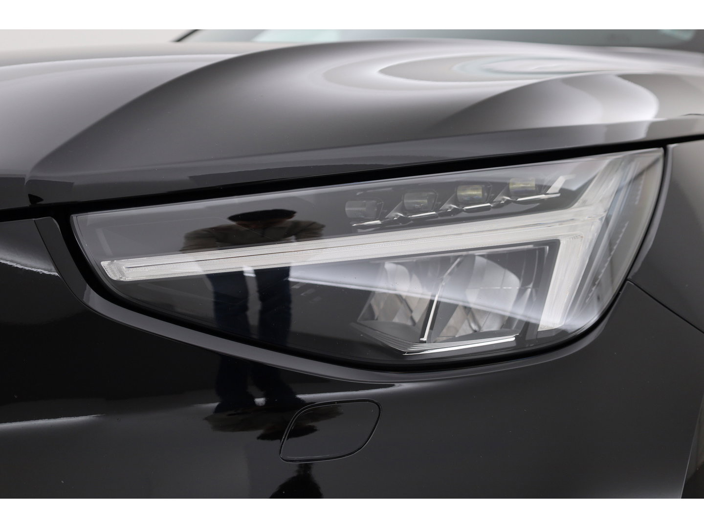 Volvo XC40 1.5 T5 Plug-in hybrid Plus Dark | Trekhaak | 360 camera | Stoel + stuurverw. | Elek. stoelen |