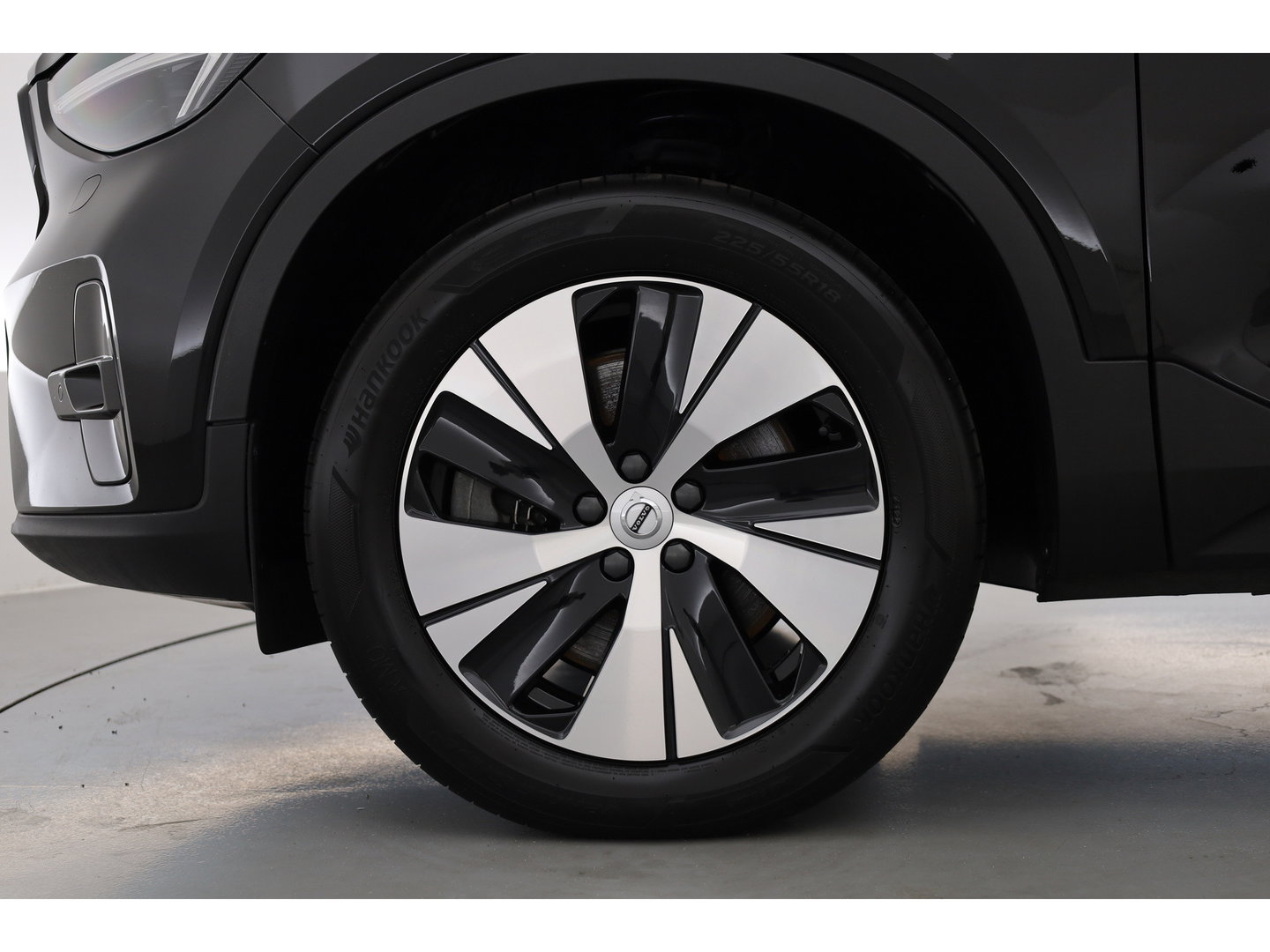 Volvo XC40 1.5 T5 Plug-in hybrid Plus Dark | Trekhaak | 360 camera | Stoel + stuurverw. | Elek. stoelen |