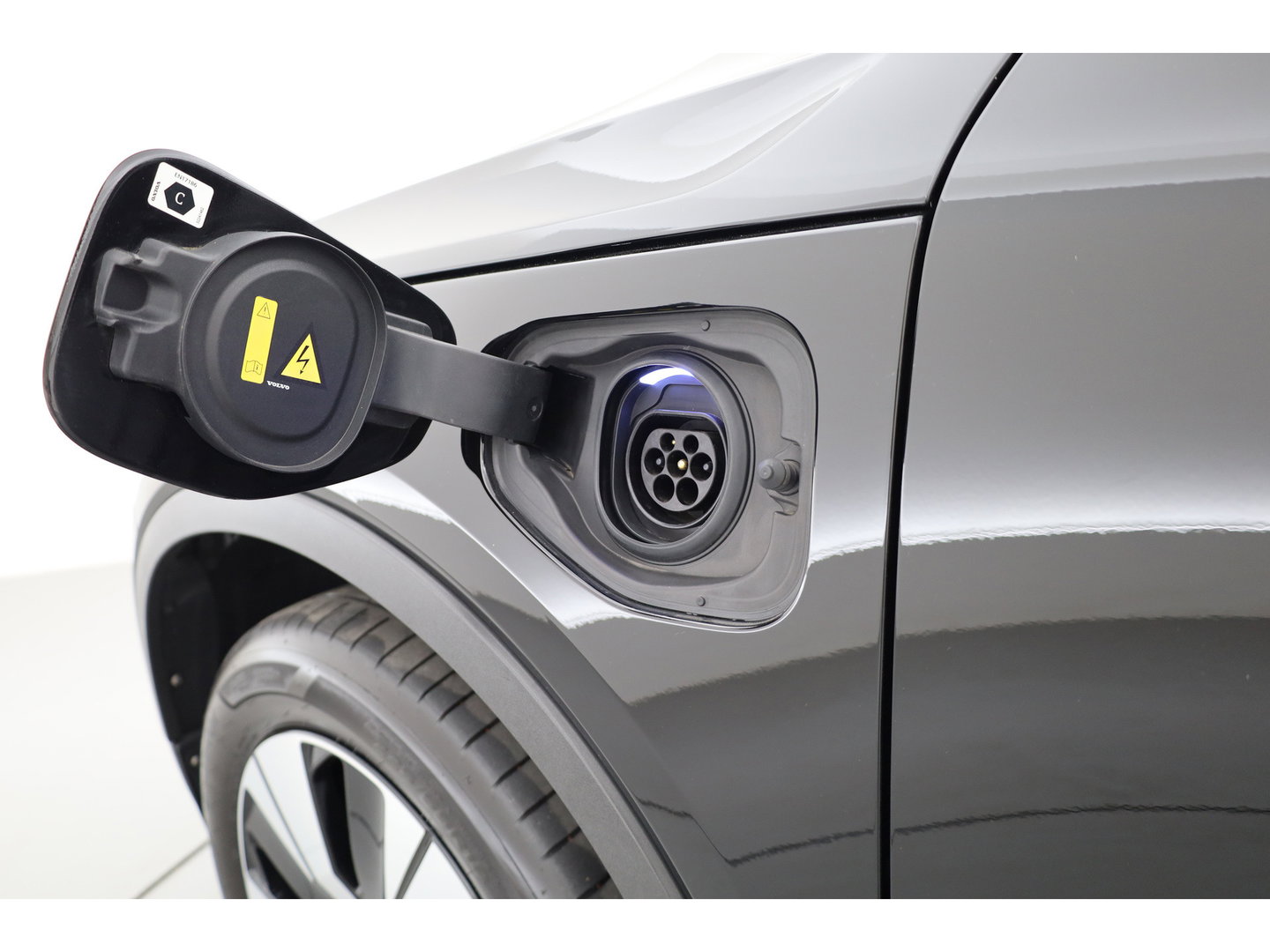 Volvo XC40 1.5 T5 Plug-in hybrid Plus Dark | Trekhaak | 360 camera | Stoel + stuurverw. | Elek. stoelen |