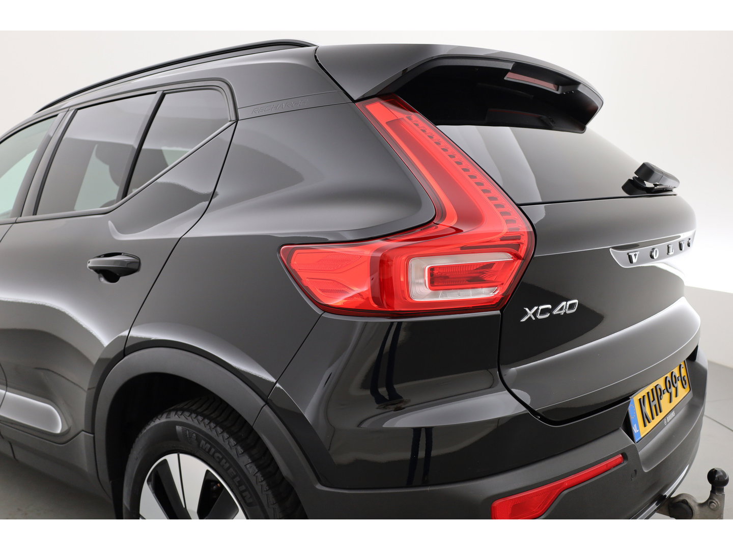Volvo XC40 1.5 T5 Plug-in hybrid Plus Dark | Trekhaak | 360 camera | Stoel + stuurverw. | Elek. stoelen |