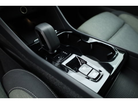 Volvo XC40 1.5 T5 Plug-in hybrid Plus Dark | Trekhaak | 360 camera | Stoel + stuurverw. | Elek. stoelen |