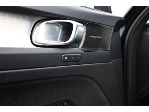 Volvo XC40 1.5 T5 Plug-in hybrid Plus Dark | Trekhaak | 360 camera | Stoel + stuurverw. | Elek. stoelen |
