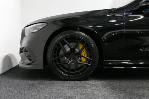 Mercedes-Benz E-Klasse 300 e AMG Line / E53 AMG Edition1 look / E53 AMG Diffuser / Panamericana Grille / Panoramadak / Burmester Surround Sound 4D / Elektr. verstelbare voorstoelen + memory / Digital Light (Laser) / Ambienteverlichting / HUD / Rondomzichtcamera / Apple Carplay 