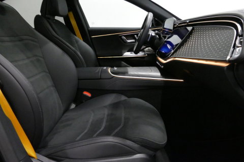 Mercedes-Benz E-Klasse 300 e AMG Line / E53 AMG Edition1 look / E53 AMG Diffuser / Panamericana Grille / Panoramadak / Burmester Surround Sound 4D / Elektr. verstelbare voorstoelen + memory / Digital Light (Laser) / Ambienteverlichting / HUD / Rondomzichtcamera / Apple Carplay 