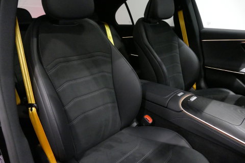 Mercedes-Benz E-Klasse 300 e AMG Line / E53 AMG Edition1 look / E53 AMG Diffuser / Panamericana Grille / Panoramadak / Burmester Surround Sound 4D / Elektr. verstelbare voorstoelen + memory / Digital Light (Laser) / Ambienteverlichting / HUD / Rondomzichtcamera / Apple Carplay 