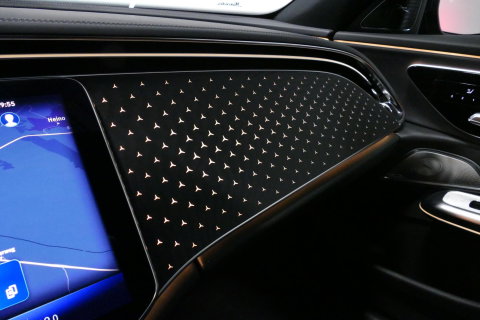Mercedes-Benz E-Klasse 300 e AMG Line / E53 AMG Edition1 look / E53 AMG Diffuser / Panamericana Grille / Panoramadak / Burmester Surround Sound 4D / Elektr. verstelbare voorstoelen + memory / Digital Light (Laser) / Ambienteverlichting / HUD / Rondomzichtcamera / Apple Carplay 