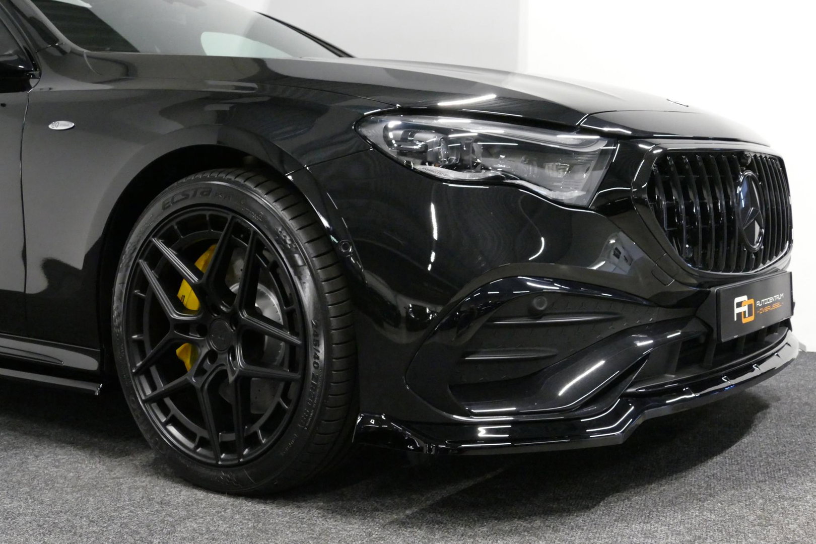 Mercedes-Benz E-Klasse 300 e AMG Line / E53 AMG Edition1 look / E53 AMG Diffuser / Panamericana Grille / Panoramadak / Burmester Surround Sound 4D / Elektr. verstelbare voorstoelen + memory / Digital Light (Laser) / Ambienteverlichting / HUD / Rondomzichtcamera / Apple Carplay 