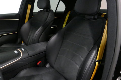 Mercedes-Benz E-Klasse 300 e AMG Line / E53 AMG Edition1 look / E53 AMG Diffuser / Panamericana Grille / Panoramadak / Burmester Surround Sound 4D / Elektr. verstelbare voorstoelen + memory / Digital Light (Laser) / Ambienteverlichting / HUD / Rondomzichtcamera / Apple Carplay 