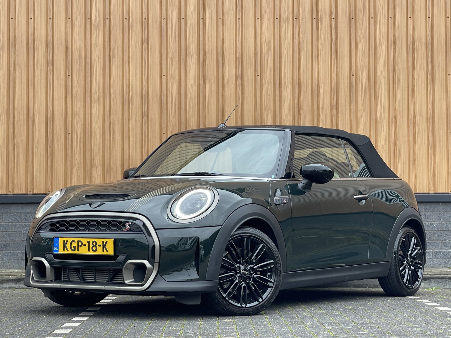 MINI Cabrio 2.0 Cooper S Rockingham GT Resolute Edition | Apple Carplay | LED | Sfeerverlichting | Keyless | DAB+ | Cruise Control |