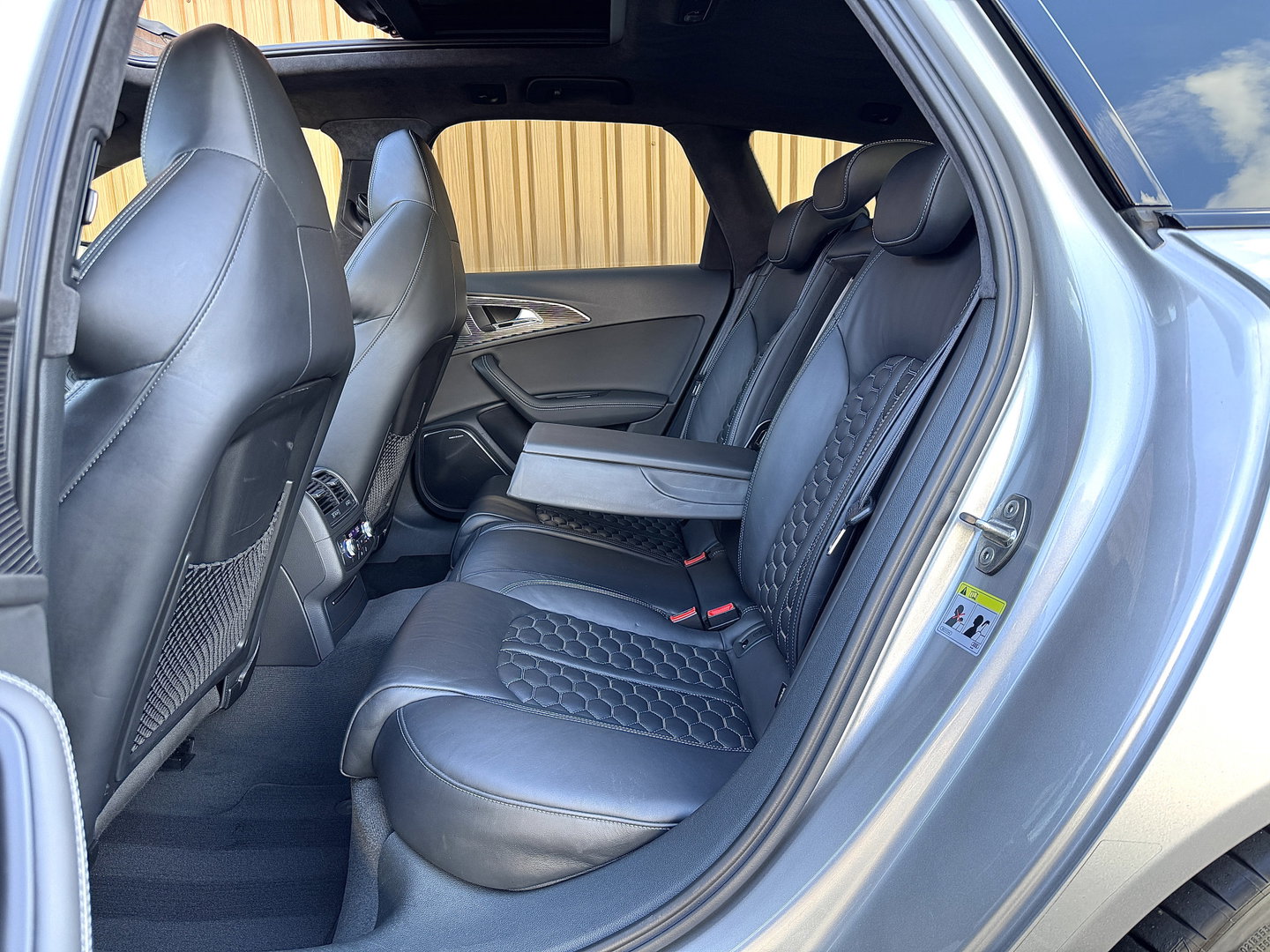 Audi A6 Avant 4.0 TFSI RS 6 quattro Pro Line Plus | Milltek | Keramisch | B&O Advanced | Dynamic Plus | Head-Up Display | Nightvision | Panoramadak | 360° Camera | Softclose | Leder | Keyless | DAB |