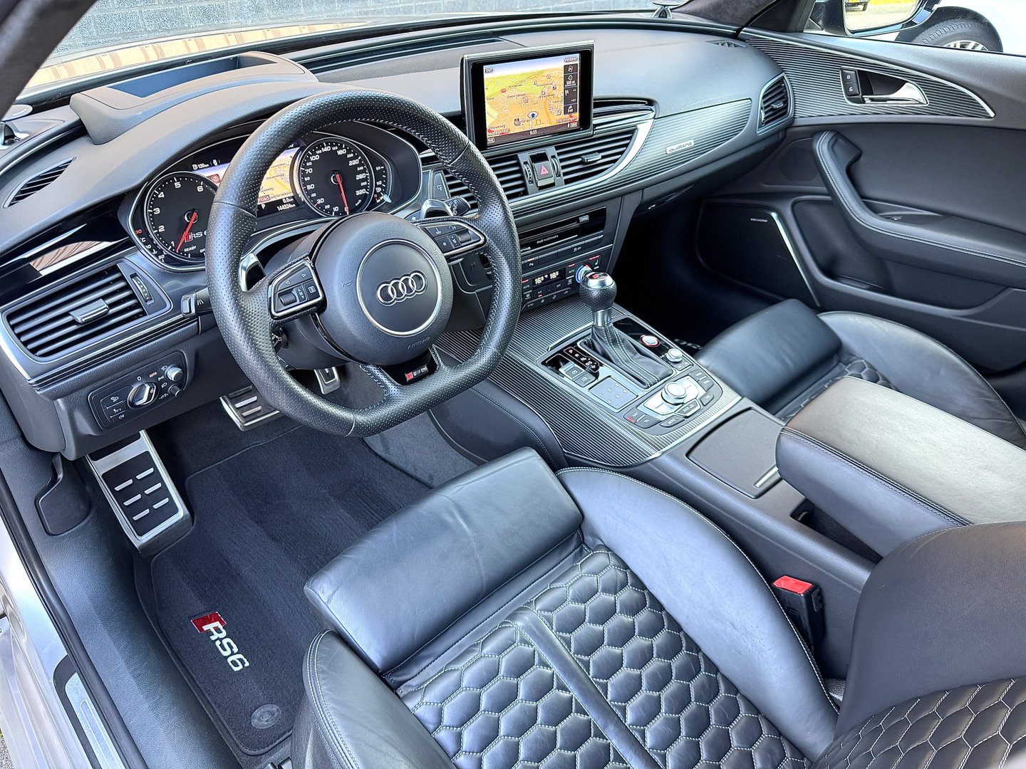 Audi A6 Avant 4.0 TFSI RS 6 quattro Pro Line Plus | Milltek | Keramisch | B&O Advanced | Dynamic Plus | Head-Up Display | Nightvision | Panoramadak | 360° Camera | Softclose | Leder | Keyless | DAB |