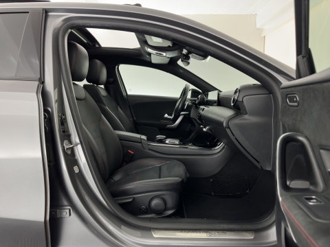 Mercedes-Benz A-Klasse 200 Business Solution AMG (INCL.BTW) Aut. *PANO | LEATHER-MICROFIBRE | FULL-LED | HEATED-SPORTSEATS | DIGI-COCKPIT | DAB+ | NAVI-FULLMAP | CAMERA | PRIVACYGLASS | SHIFTPADDLES | 18''ALU*