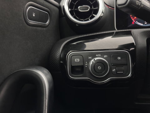 Mercedes-Benz A-Klasse 200 Business Solution AMG (INCL.BTW) Aut. *PANO | LEATHER-MICROFIBRE | FULL-LED | HEATED-SPORTSEATS | DIGI-COCKPIT | DAB+ | NAVI-FULLMAP | CAMERA | PRIVACYGLASS | SHIFTPADDLES | 18''ALU*