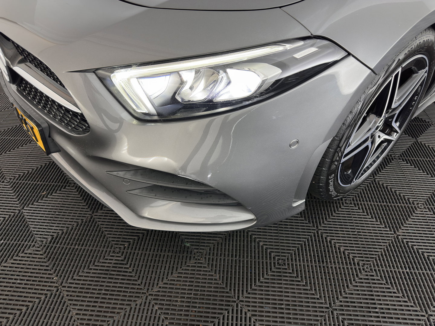 Mercedes-Benz A-Klasse 200 Business Solution AMG (INCL.BTW) Aut. *PANO | LEATHER-MICROFIBRE | FULL-LED | HEATED-SPORTSEATS | DIGI-COCKPIT | DAB+ | NAVI-FULLMAP | CAMERA | PRIVACYGLASS | SHIFTPADDLES | 18''ALU*