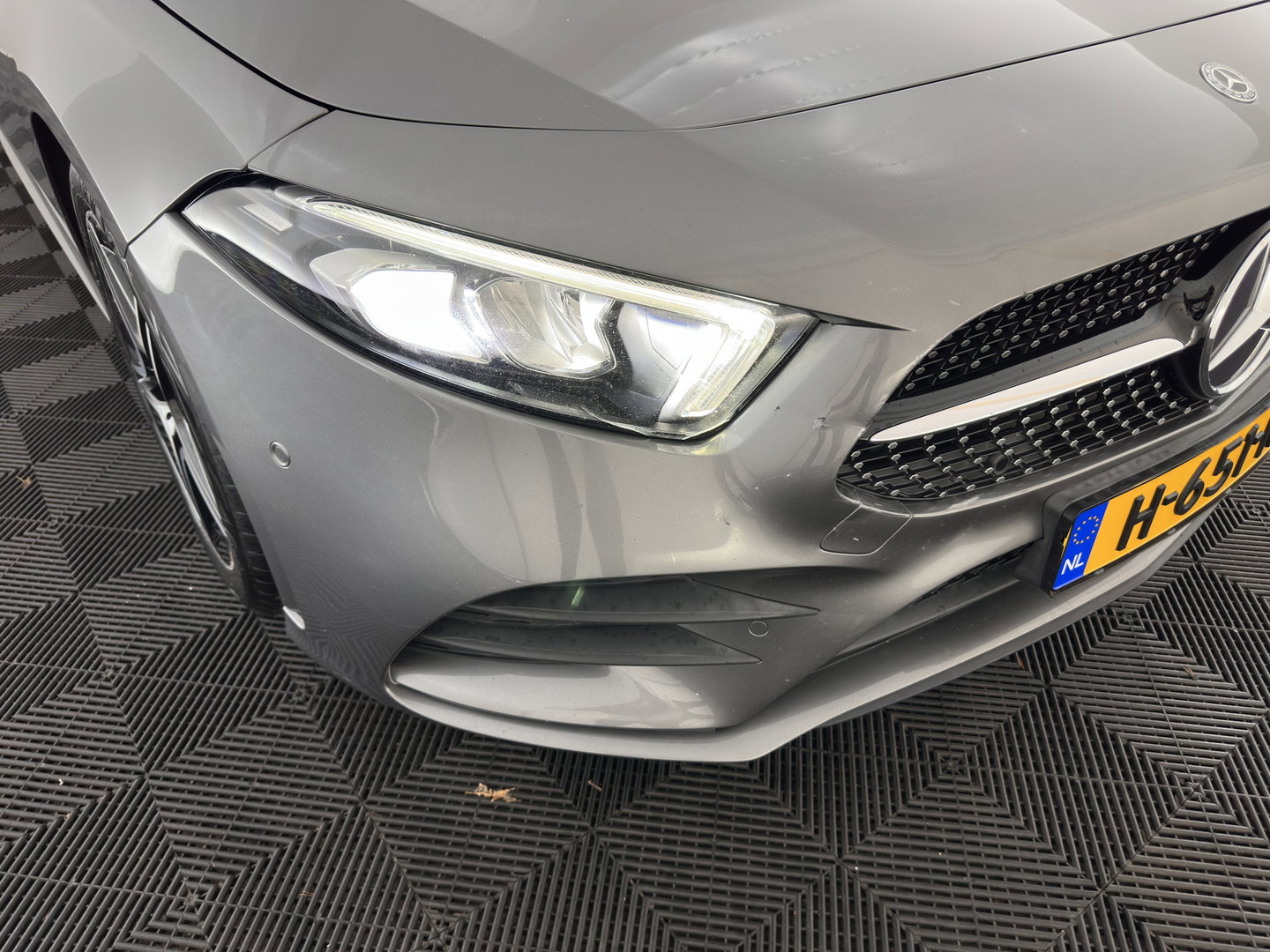 Mercedes-Benz A-Klasse 200 Business Solution AMG (INCL.BTW) Aut. *PANO | LEATHER-MICROFIBRE | FULL-LED | HEATED-SPORTSEATS | DIGI-COCKPIT | DAB+ | NAVI-FULLMAP | CAMERA | PRIVACYGLASS | SHIFTPADDLES | 18''ALU*