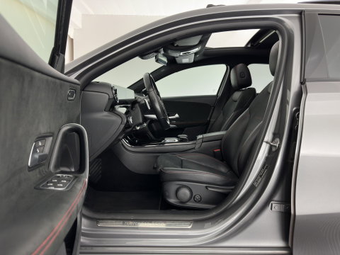 Mercedes-Benz A-Klasse 200 Business Solution AMG (INCL.BTW) Aut. *PANO | LEATHER-MICROFIBRE | FULL-LED | HEATED-SPORTSEATS | DIGI-COCKPIT | DAB+ | NAVI-FULLMAP | CAMERA | PRIVACYGLASS | SHIFTPADDLES | 18''ALU*