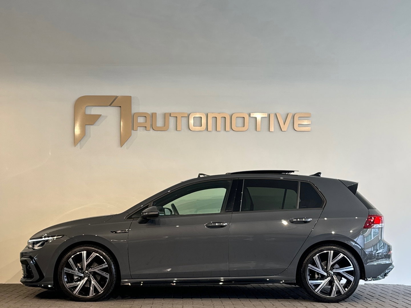 Volkswagen Golf 1.5 eTSI R-Line Pano|Sfeer|Camera|CarPlay