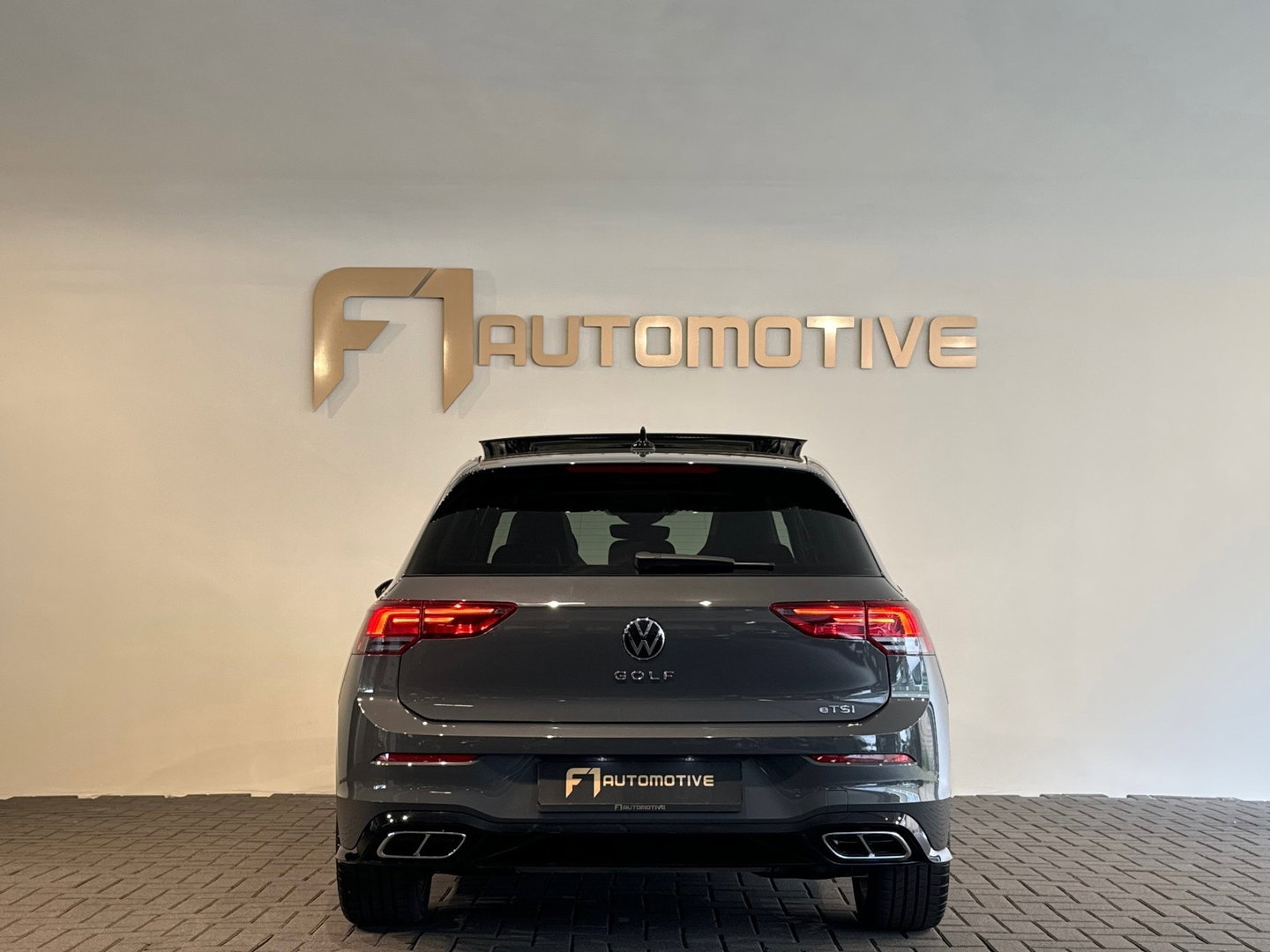 Volkswagen Golf 1.5 eTSI R-Line Pano|Sfeer|Camera|CarPlay