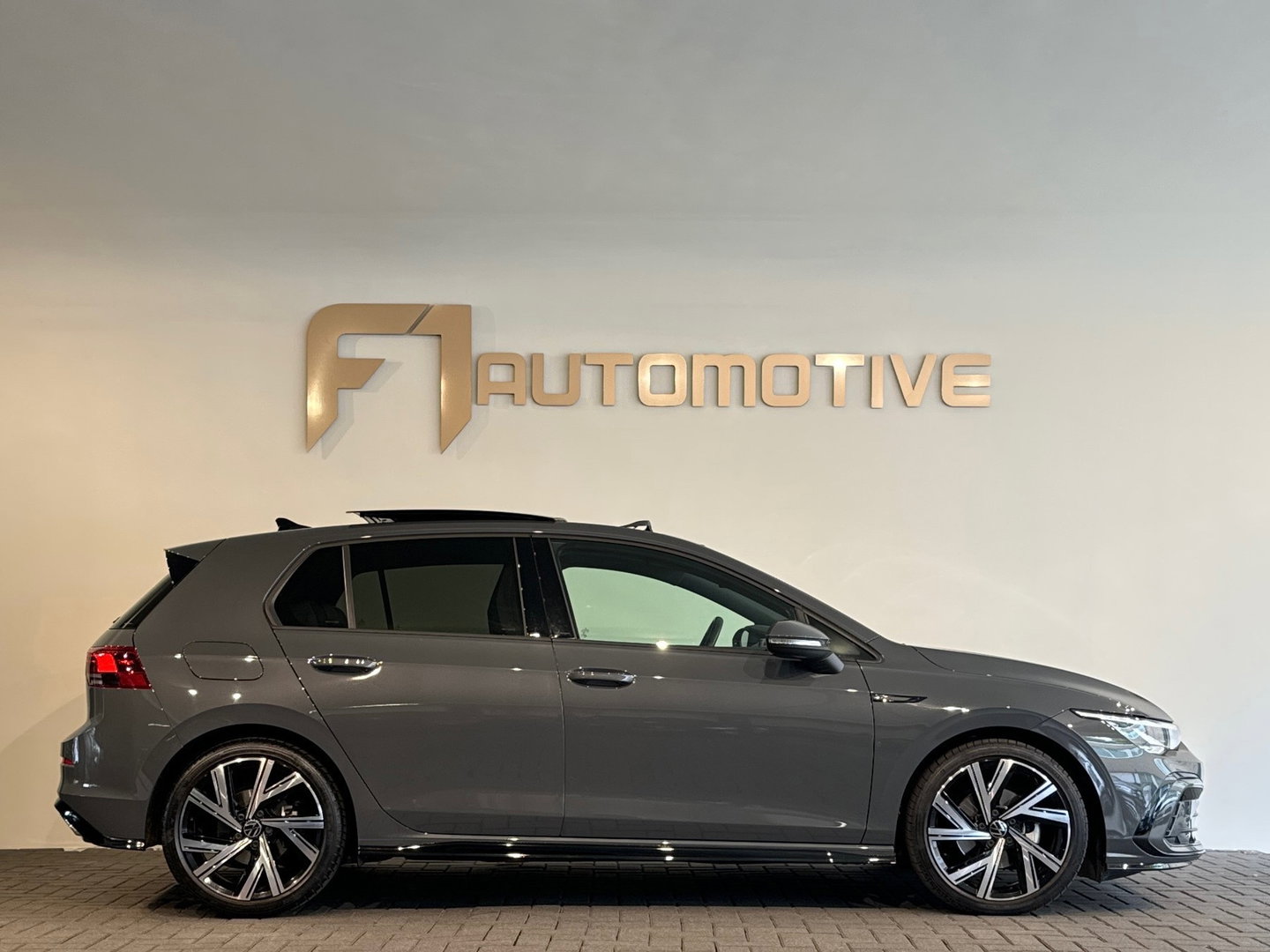 Volkswagen Golf 1.5 eTSI R-Line Pano|Sfeer|Camera|CarPlay