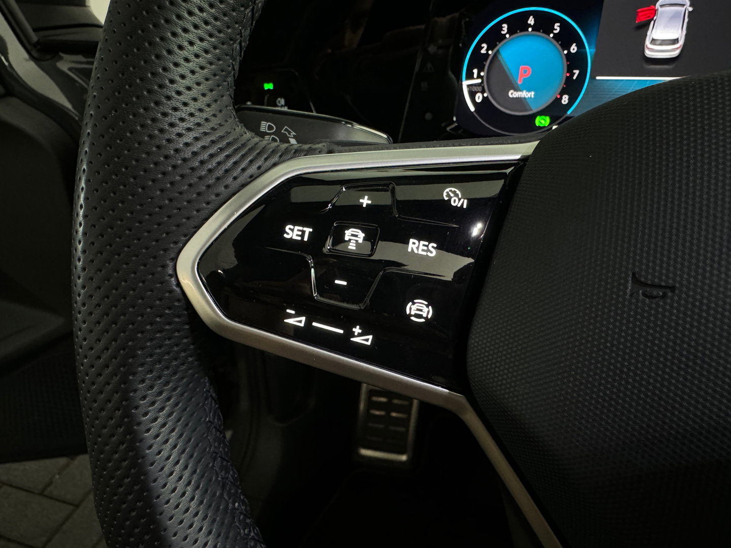 Volkswagen Golf 1.5 eTSI R-Line Pano|Sfeer|Camera|CarPlay