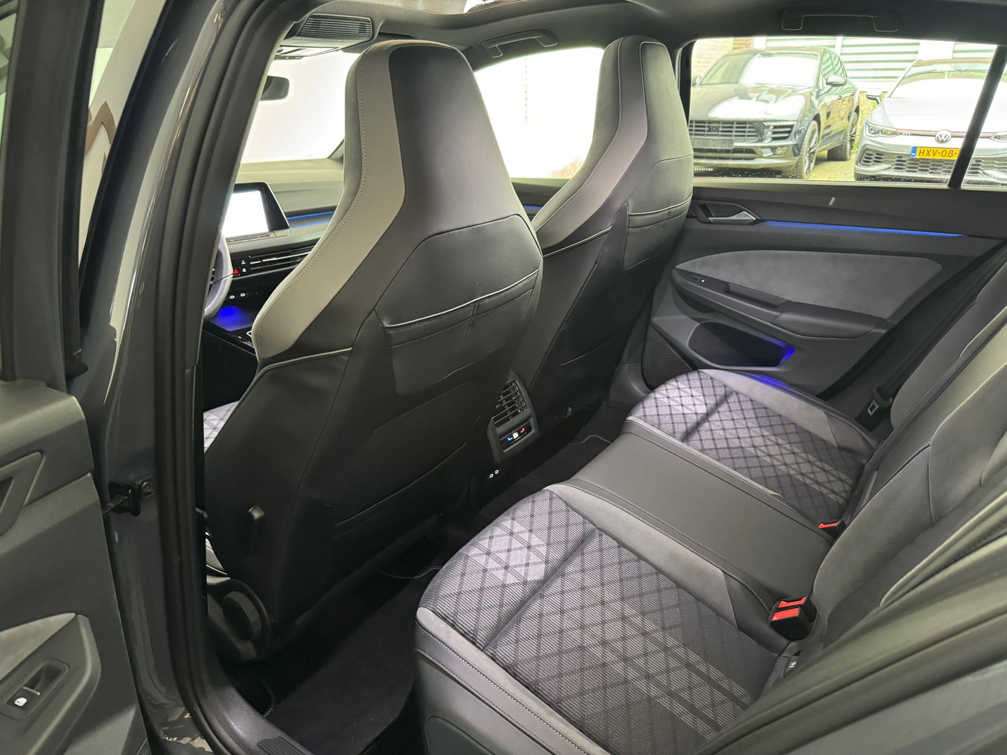 Volkswagen Golf 1.5 eTSI R-Line Pano|Sfeer|Camera|CarPlay