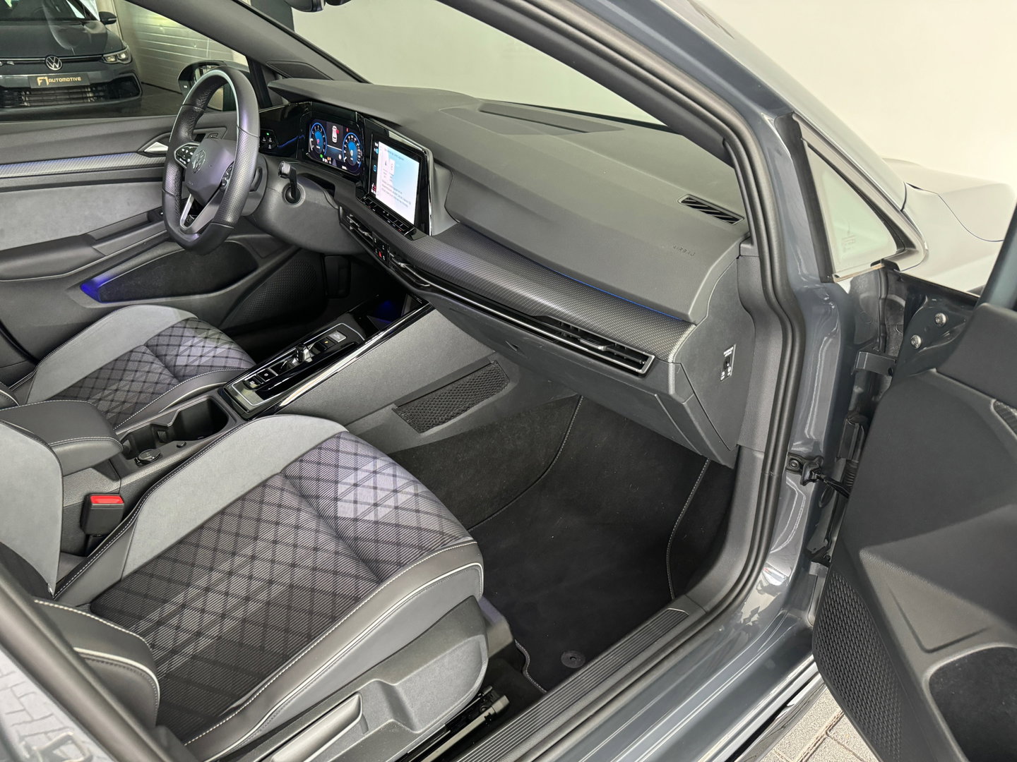 Volkswagen Golf 1.5 eTSI R-Line Pano|Sfeer|Camera|CarPlay