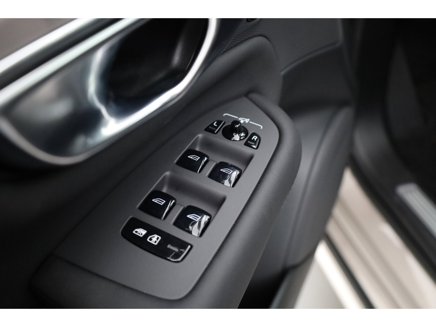 Volvo XC90 2.0 T8 Plug-in hybrid AWD Ultra Bright | Pano | MY26 | 360 Cam | Trekhaak | Stoelvent. | H&K Audio | HUD |