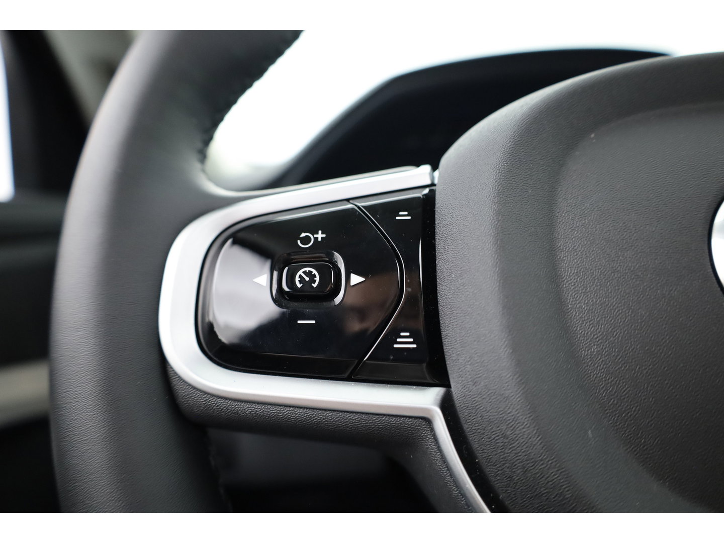 Volvo XC90 2.0 T8 Plug-in hybrid AWD Ultra Bright | Pano | MY26 | 360 Cam | Trekhaak | Stoelvent. | H&K Audio | HUD |