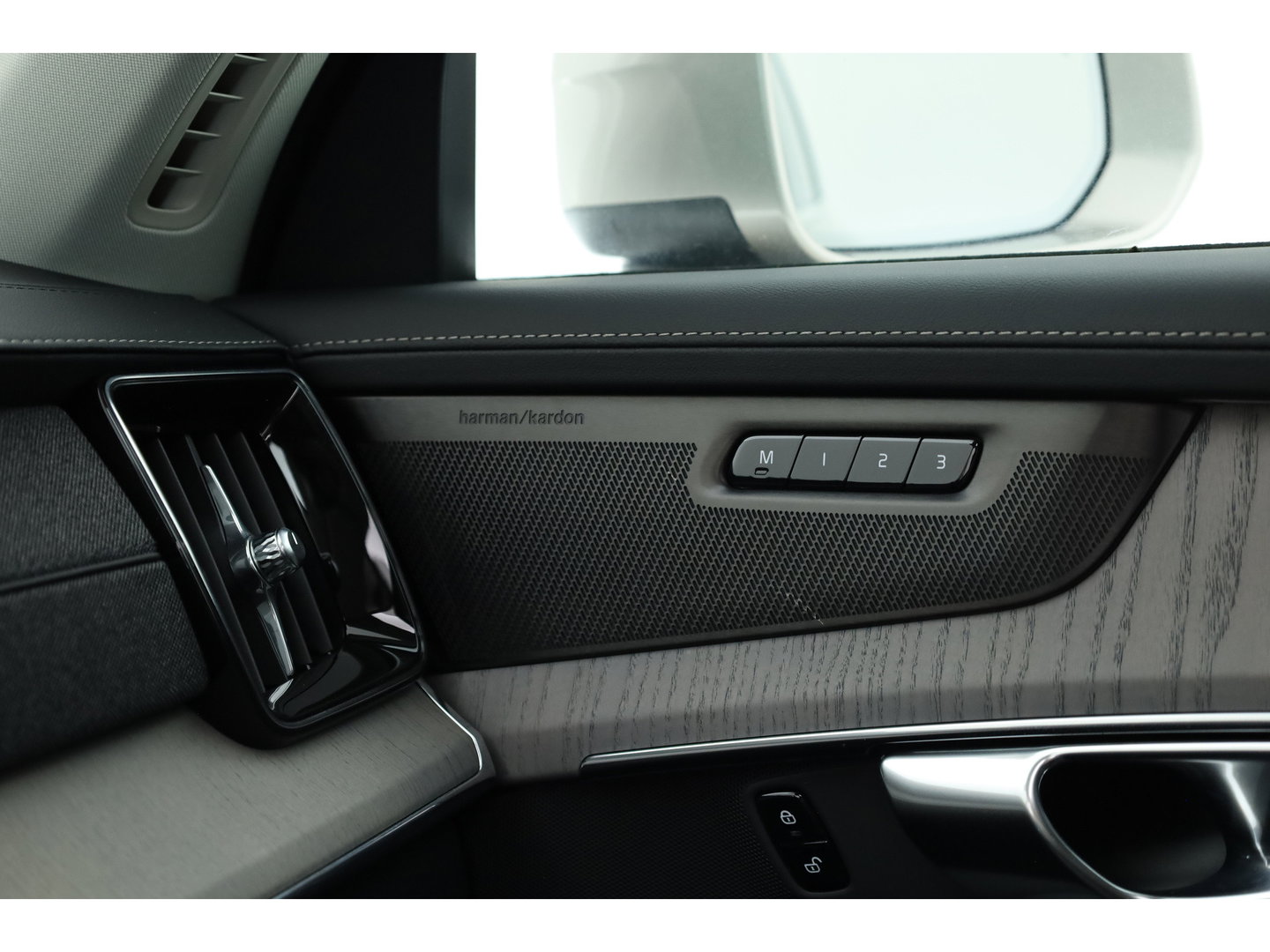 Volvo XC90 2.0 T8 Plug-in hybrid AWD Ultra Bright | Pano | MY26 | 360 Cam | Trekhaak | Stoelvent. | H&K Audio | HUD |
