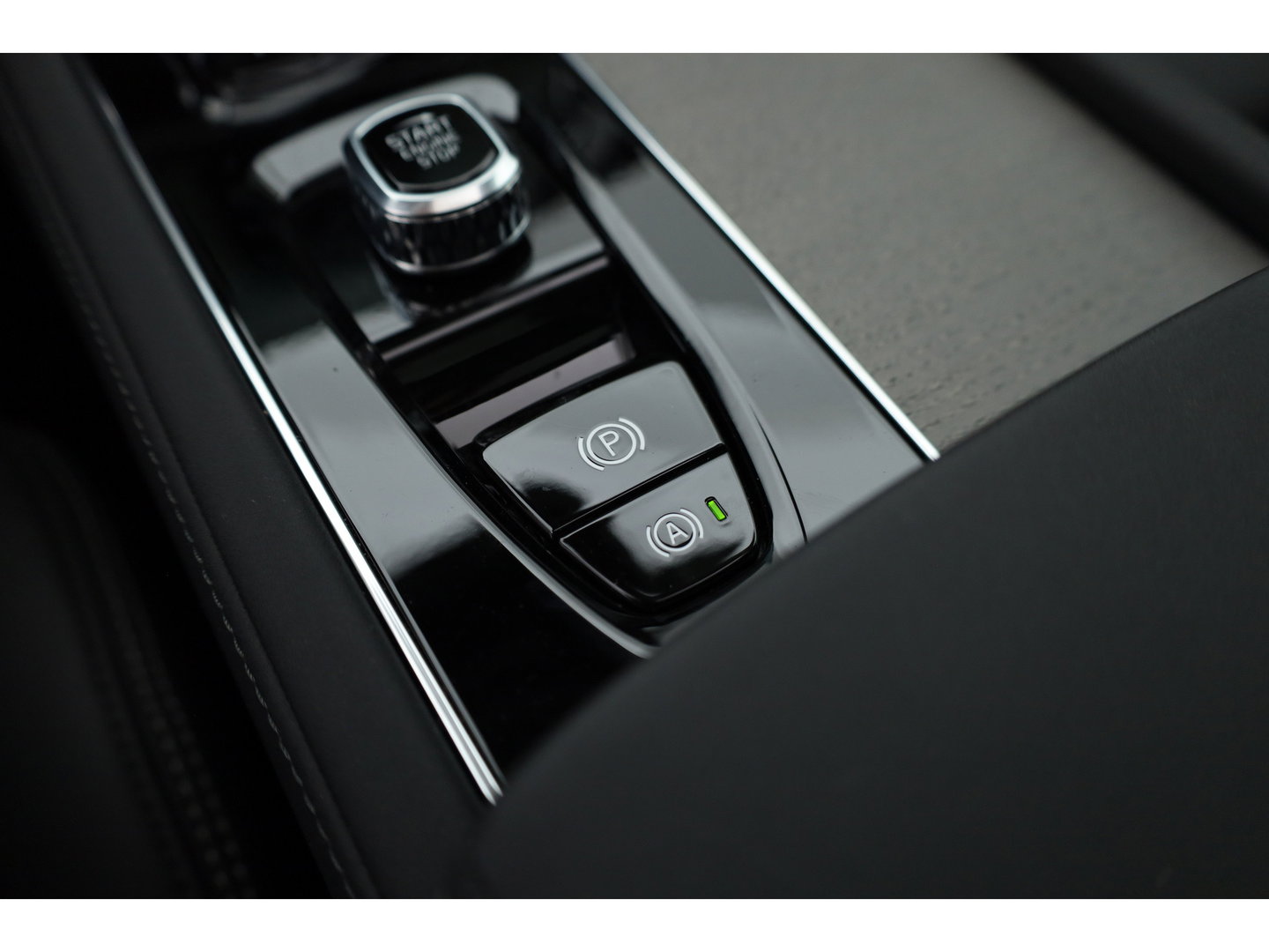 Volvo XC90 2.0 T8 Plug-in hybrid AWD Ultra Bright | Pano | MY26 | 360 Cam | Trekhaak | Stoelvent. | H&K Audio | HUD |
