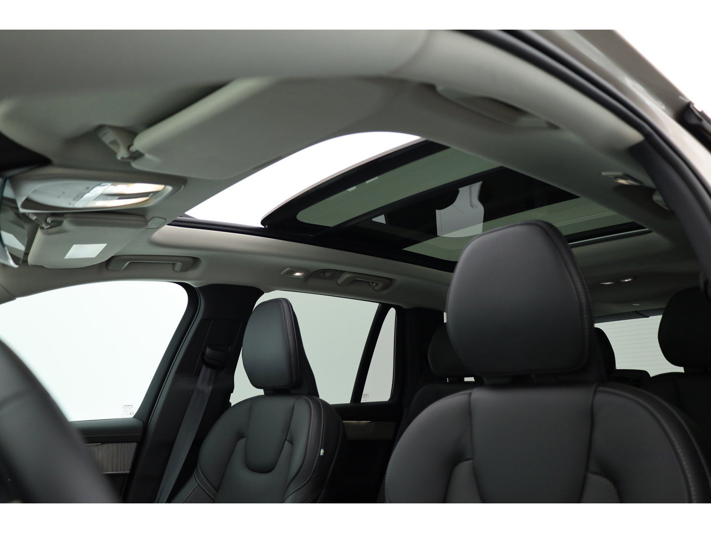 Volvo XC90 2.0 T8 Plug-in hybrid AWD Ultra Bright | Pano | MY26 | 360 Cam | Trekhaak | Stoelvent. | H&K Audio | HUD |