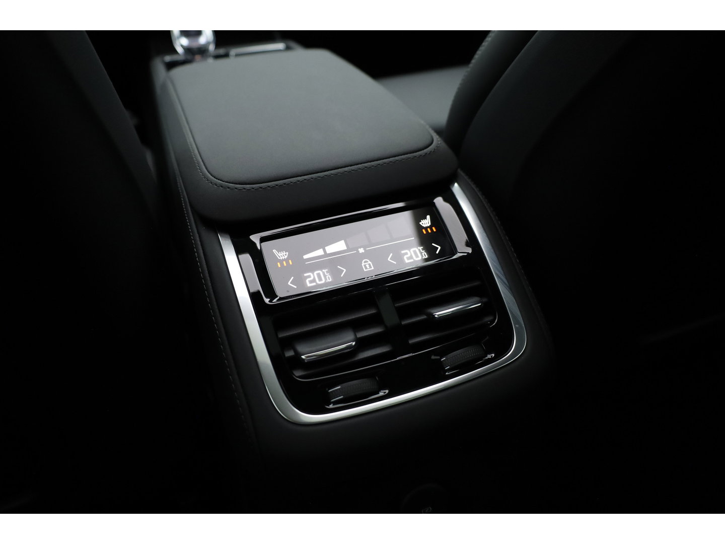 Volvo XC90 2.0 T8 Plug-in hybrid AWD Ultra Bright | Pano | MY26 | 360 Cam | Trekhaak | Stoelvent. | H&K Audio | HUD |